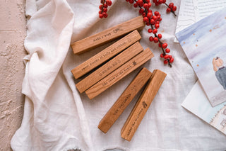 weareforelsket Kartenhalter aus Eiche mit Gravur, Lasergravur, personalisierbar 